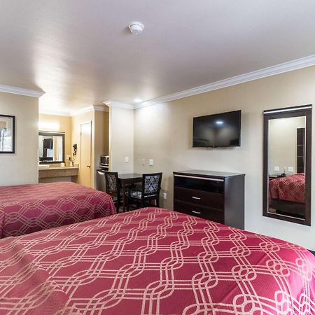 Econo Lodge Inn & Suites Escondido Downtown Екстериор снимка