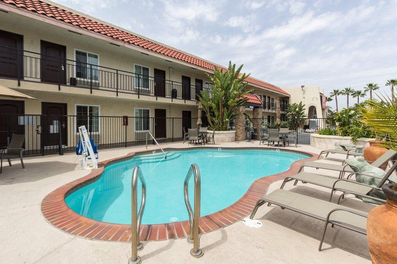 Econo Lodge Inn & Suites Escondido Downtown Екстериор снимка