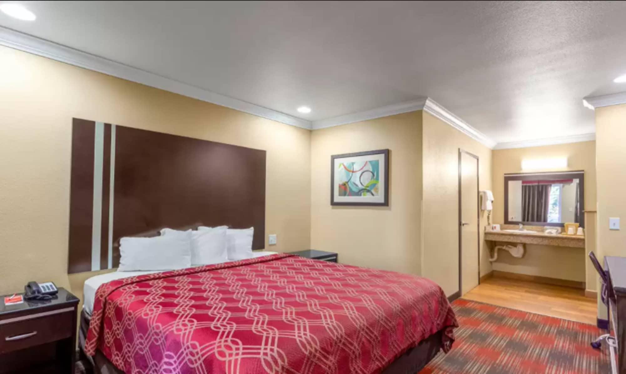 Econo Lodge Inn & Suites Escondido Downtown Екстериор снимка