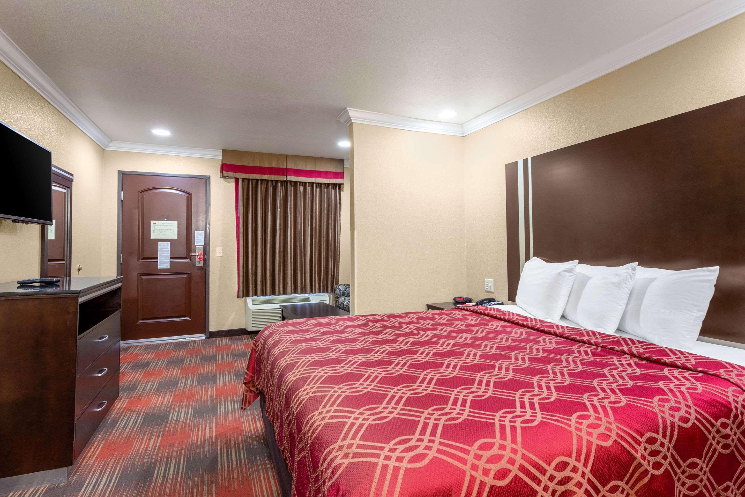 Econo Lodge Inn & Suites Escondido Downtown Екстериор снимка