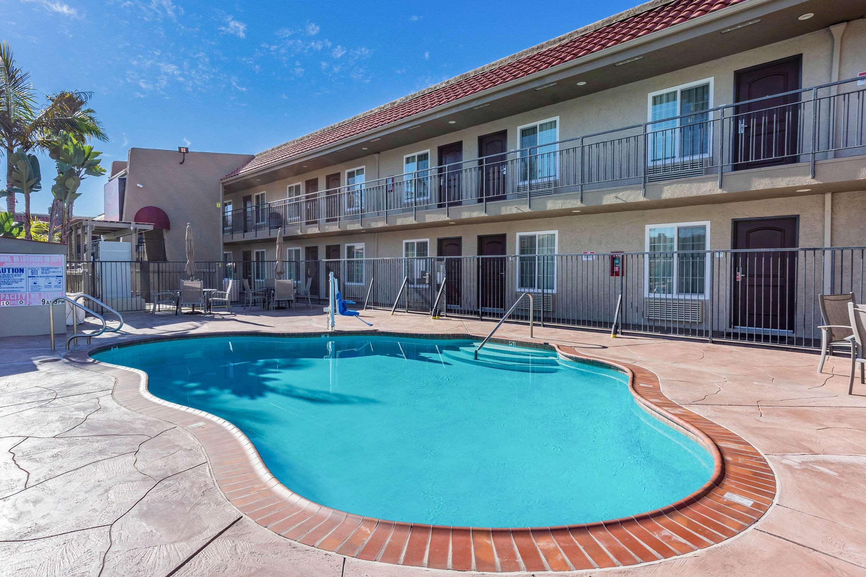 Econo Lodge Inn & Suites Escondido Downtown Екстериор снимка