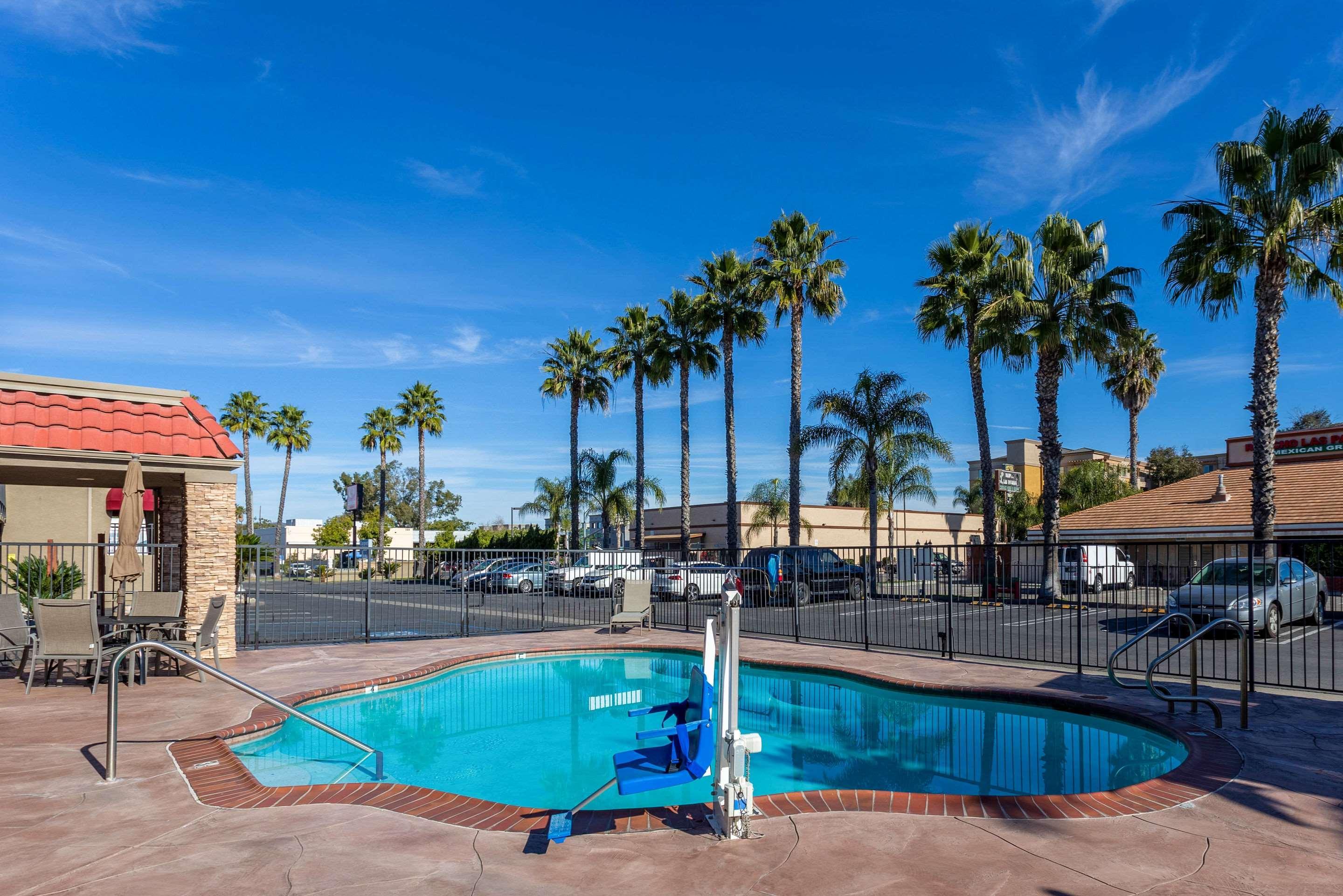 Econo Lodge Inn & Suites Escondido Downtown Екстериор снимка