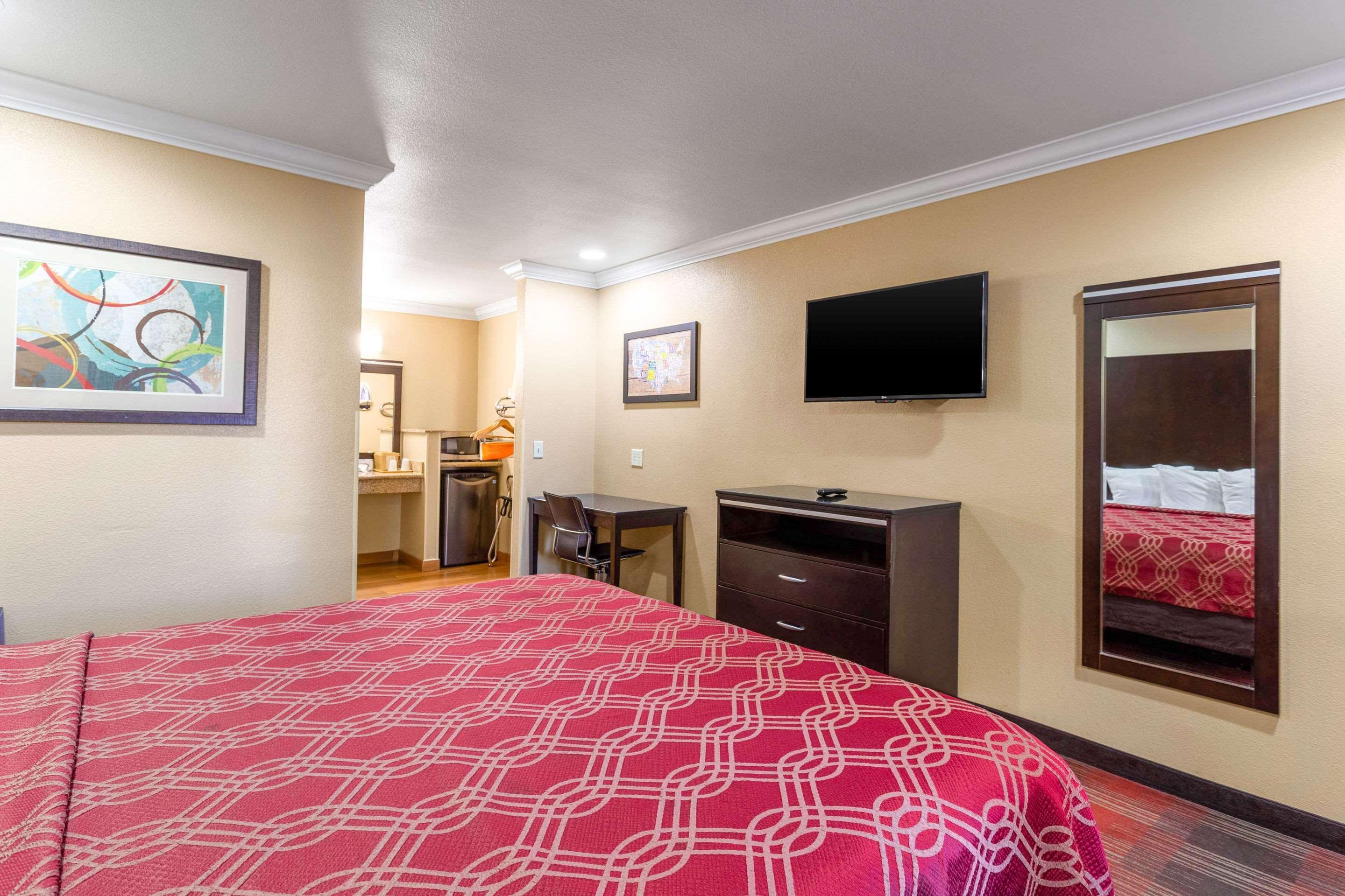Econo Lodge Inn & Suites Escondido Downtown Екстериор снимка
