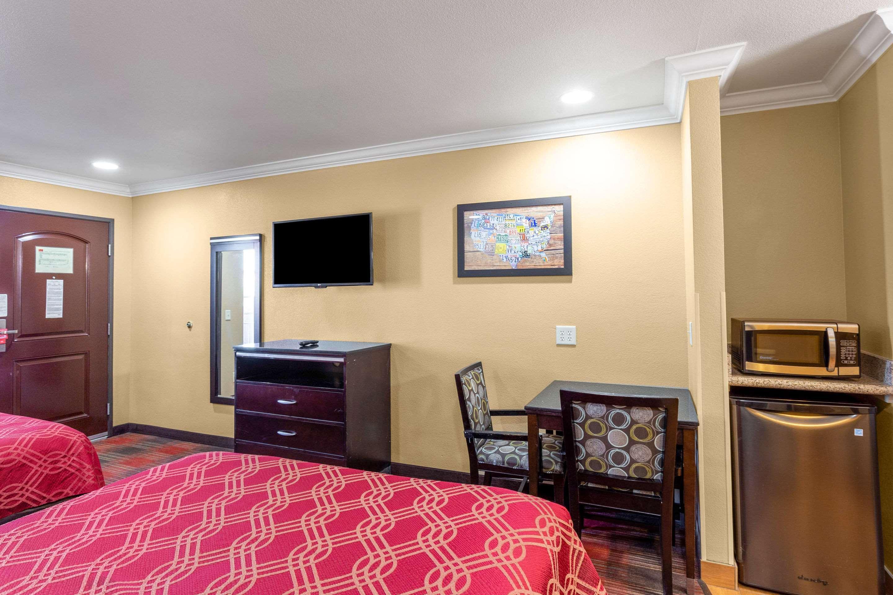 Econo Lodge Inn & Suites Escondido Downtown Екстериор снимка