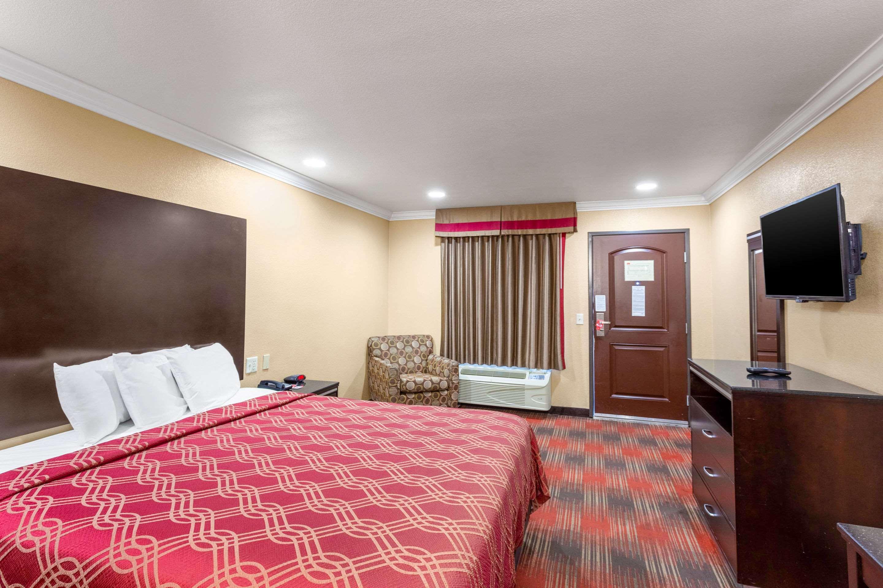 Econo Lodge Inn & Suites Escondido Downtown Екстериор снимка