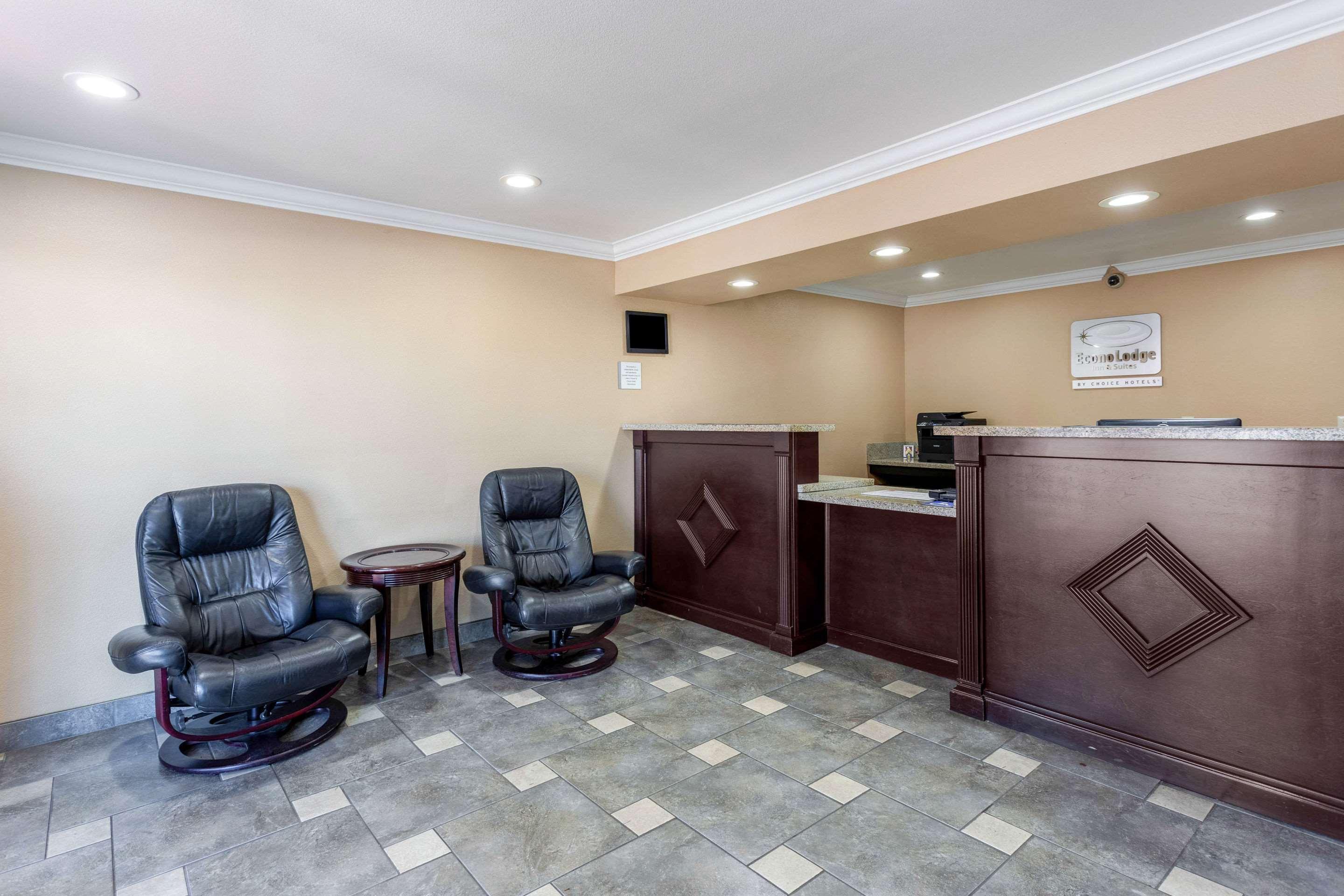 Econo Lodge Inn & Suites Escondido Downtown Екстериор снимка