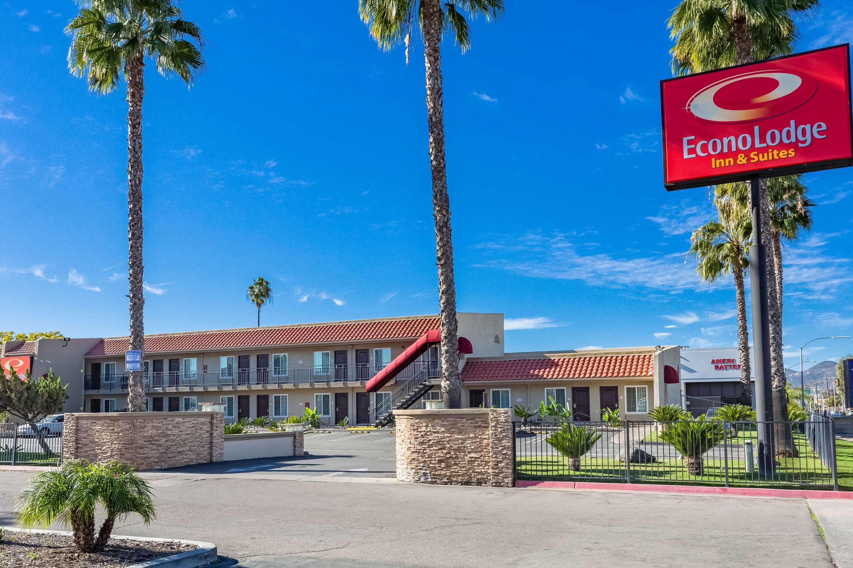 Econo Lodge Inn & Suites Escondido Downtown Екстериор снимка