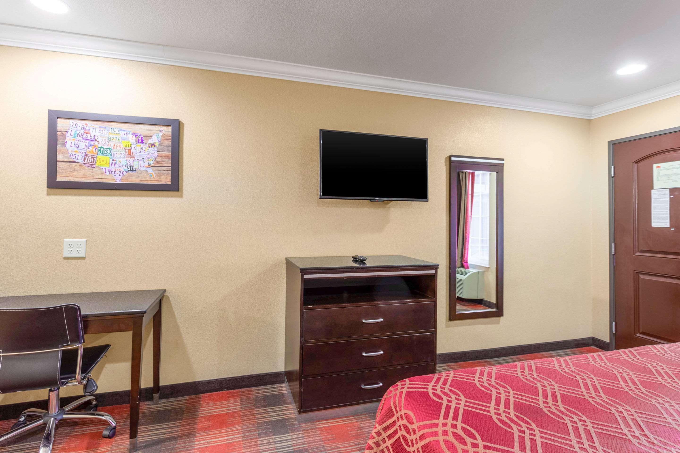 Econo Lodge Inn & Suites Escondido Downtown Екстериор снимка