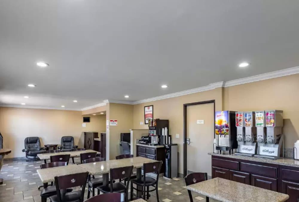 Econo Lodge Inn & Suites Escondido Downtown Екстериор снимка